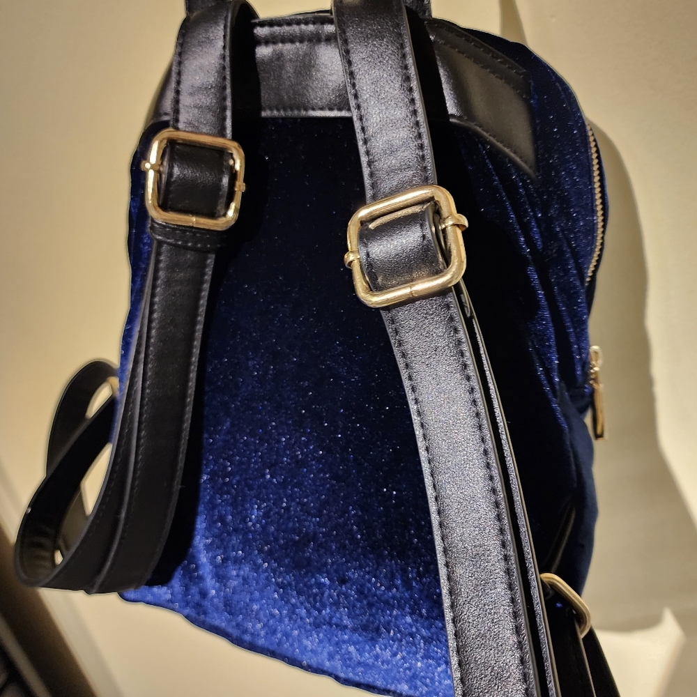 💙 EUC Navy Quilt Velvet Backpack - Picture 8 of 11